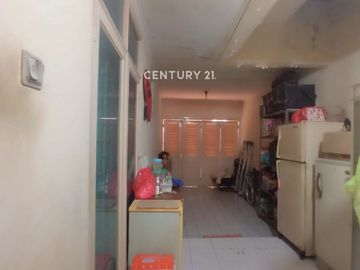Rumah Luas Bagus Akses Mudah Dekat Fasilitas Umum Di Taman Modern