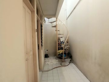 Rumah Luas Bagus Akses Mudah Dekat Fasilitas Umum Di Taman Modern