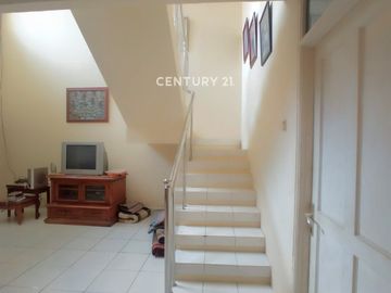 Rumah Luas Bagus Akses Mudah Dekat Fasilitas Umum Di Taman Modern