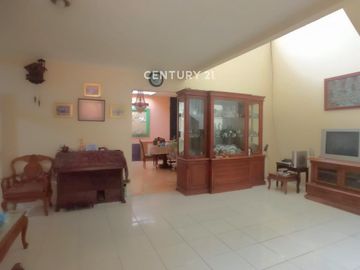 Rumah Luas Bagus Akses Mudah Dekat Fasilitas Umum Di Taman Modern