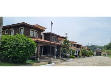 LAS CUMBRES / GREEN VILLAGE / 225m2 / 3 HABITACIONES / AMPLIA TERRAZA