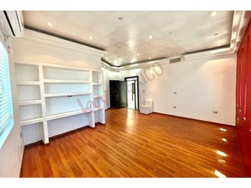 Residencia majestuosa en venta. Misión de los Lagos