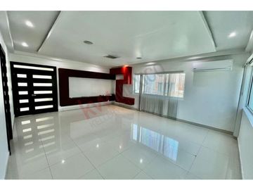 Residencia majestuosa en venta. Misión de los Lagos