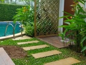 Rumah Asri di Cinere, Depok. Ada Kolam Renang