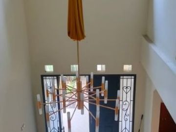 Rumah Asri di Cinere, Depok. Ada Kolam Renang