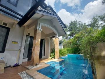 Rumah Asri di Cinere, Depok. Ada Kolam Renang