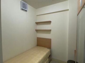 Apartemen green pramuka city bulanan murah fully furnished