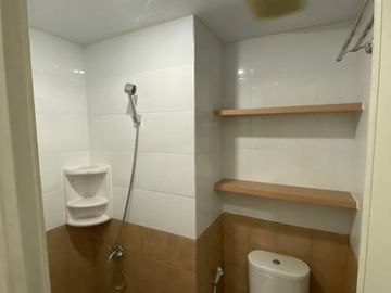 Apartemen green pramuka city bulanan murah fully furnished