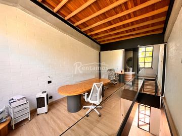 oficina en arriendo en el tesoro. Cod A777210