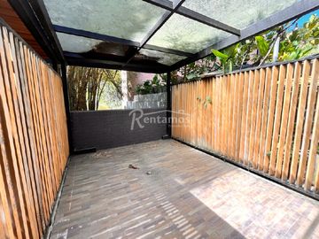 oficina en arriendo en el tesoro. Cod A777210