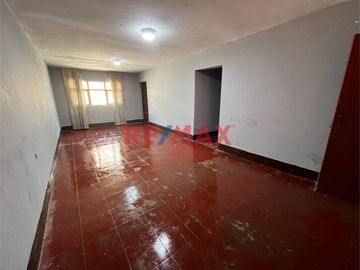 EN PRODUCCIÓN AUDIOVIDUAL

¡Oportunidad de inversión en Huanchaco! 🏡 Casa con amplio terreno a solo minutos del mar 🌊

Se vende casa ubicada en Lo