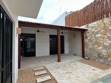 Casa restaurada en el Centro Histórico de Mérida 3 habs, Garaje, Alberca