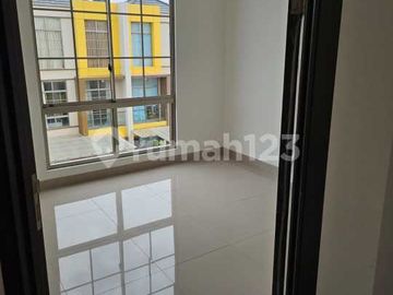 Disewa Rumah Pik 2 Murah 3 Kamar 3 Lantai Kosongan Bagus Ready