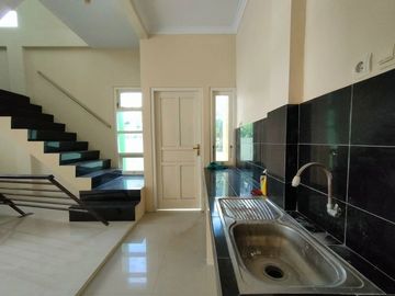 Rumah baru 2 lantai di selatan Terminal Giwangan