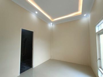 Rumah baru 2 lantai di selatan Terminal Giwangan