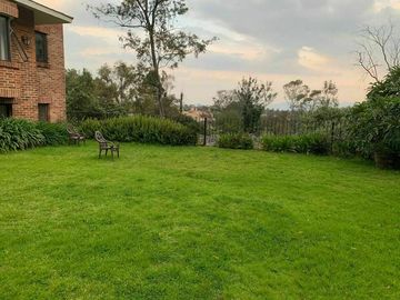 Casa en venta, CDMX, 2 niveles, jardín, Lomas Altas