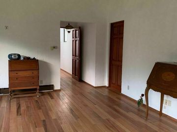 Casa en venta, CDMX, 2 niveles, jardín, Lomas Altas