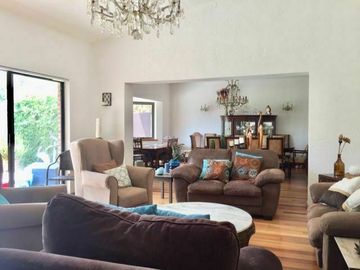 Casa en venta, CDMX, 2 niveles, jardín, Lomas Altas
