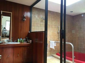 Casa en venta, CDMX, 2 niveles, jardín, Lomas Altas