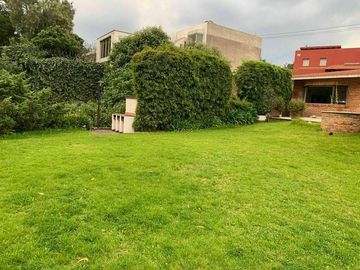 Casa en venta, CDMX, 2 niveles, jardín, Lomas Altas