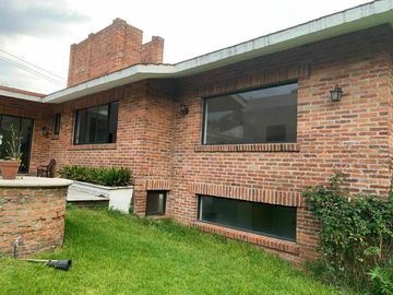 Casa en venta, CDMX, 2 niveles, jardín, Lomas Altas