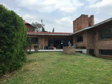 Casa en venta, CDMX, 2 niveles, jardín, Lomas Altas