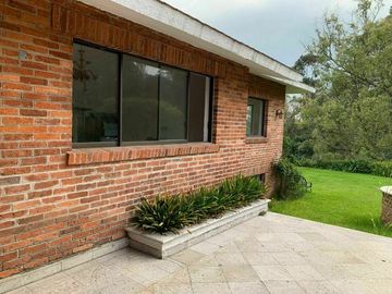 Casa en venta, CDMX, 2 niveles, jardín, Lomas Altas