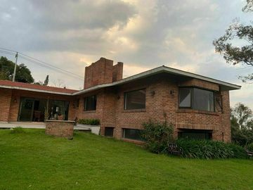 Casa en venta, CDMX, 2 niveles, jardín, Lomas Altas