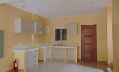 5 Bedrooms Semi-furnished Duplex House located in Mabolo