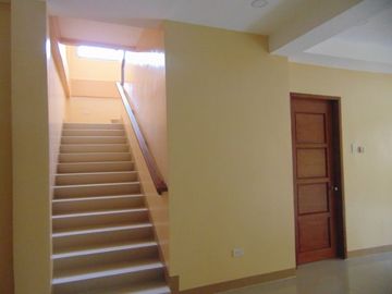 5 Bedrooms Semi-furnished Duplex House located in Mabolo