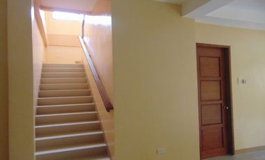 5 Bedrooms Semi-furnished Duplex House located in Mabolo