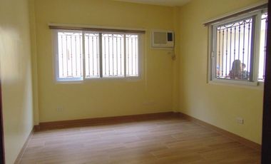 5 Bedrooms Semi-furnished Duplex House located in Mabolo