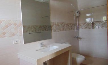 5 Bedrooms Semi-furnished Duplex House located in Mabolo