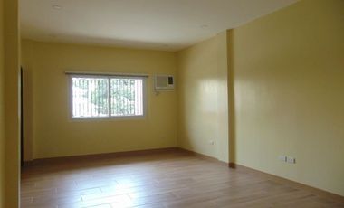 5 Bedrooms Semi-furnished Duplex House located in Mabolo
