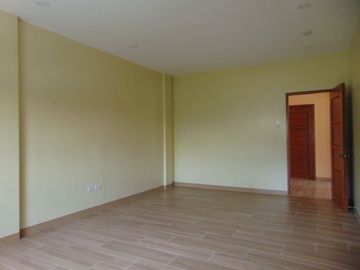 5 Bedrooms Semi-furnished Duplex House located in Mabolo