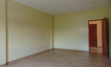 5 Bedrooms Semi-furnished Duplex House located in Mabolo