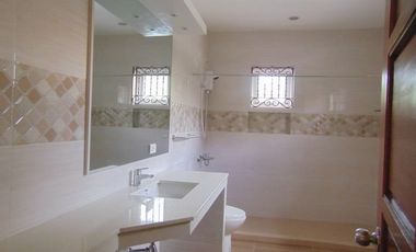 5 Bedrooms Semi-furnished Duplex House located in Mabolo