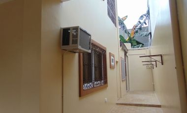 5 Bedrooms Semi-furnished Duplex House located in Mabolo