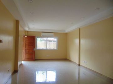 5 Bedrooms Semi-furnished Duplex House located in Mabolo