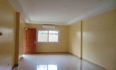 5 Bedrooms Semi-furnished Duplex House located in Mabolo