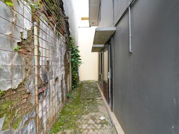 Rumah LT 105 Terawat Dekat Lagoon Avenue Mall Bekasi Bisa KPR J-40039
