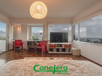 LA RUFINA casa  2 plantas 4 dormitorios con excelente vista y gran patio plano y pileta