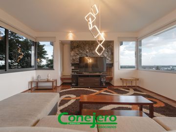 LA RUFINA casa  2 plantas 4 dormitorios con excelente vista y gran patio plano y pileta