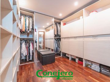 LA RUFINA casa  2 plantas 4 dormitorios con excelente vista y gran patio plano y pileta