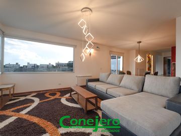 LA RUFINA casa  2 plantas 4 dormitorios con excelente vista y gran patio plano y pileta