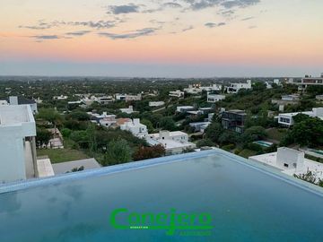 LA RUFINA casa  2 plantas 4 dormitorios con excelente vista y gran patio plano y pileta