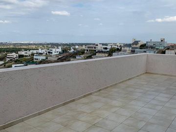 LA RUFINA casa  2 plantas 4 dormitorios con excelente vista y gran patio plano y pileta