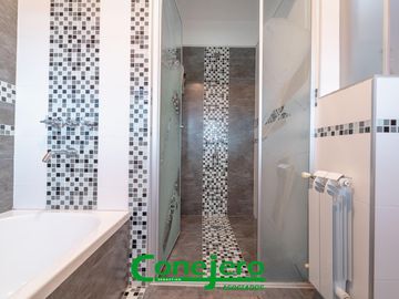 LA RUFINA casa  2 plantas 4 dormitorios con excelente vista y gran patio plano y pileta