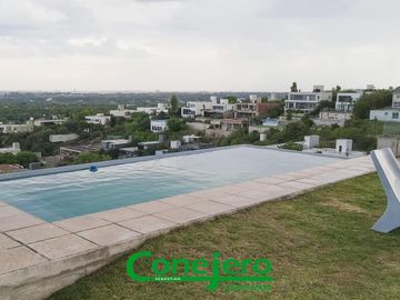 LA RUFINA casa  2 plantas 4 dormitorios con excelente vista y gran patio plano y pileta