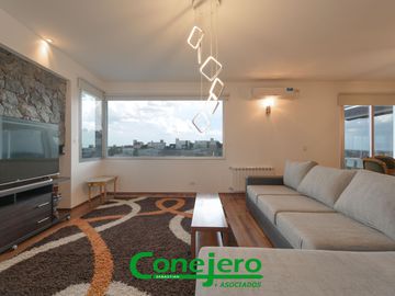 LA RUFINA casa  2 plantas 4 dormitorios con excelente vista y gran patio plano y pileta